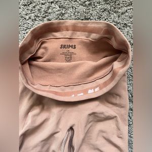 SKIMS BRAND NEW! Seamless Sculpt Mid Thigh Short